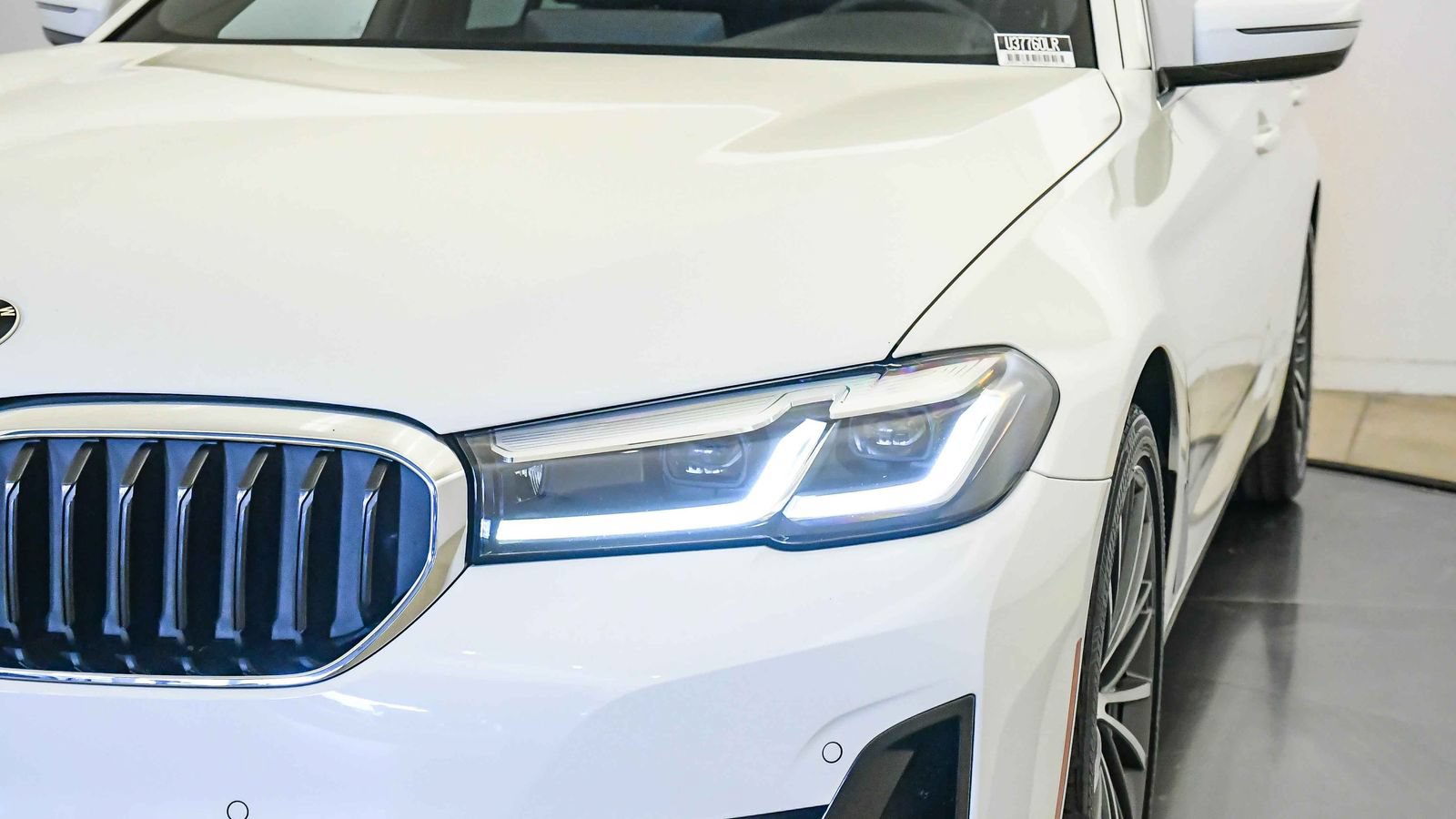 Used 2023 BMW 530i w/ Convenience Package RWD image 9