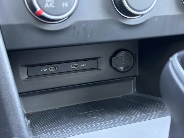 Certified 2022 Volkswagen Taos SE w/ Panoramic Sunroof Package FWD image 22