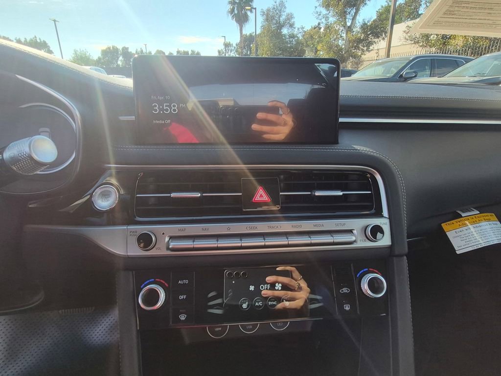 Used 2026 Genesis G70 2.5T image 15