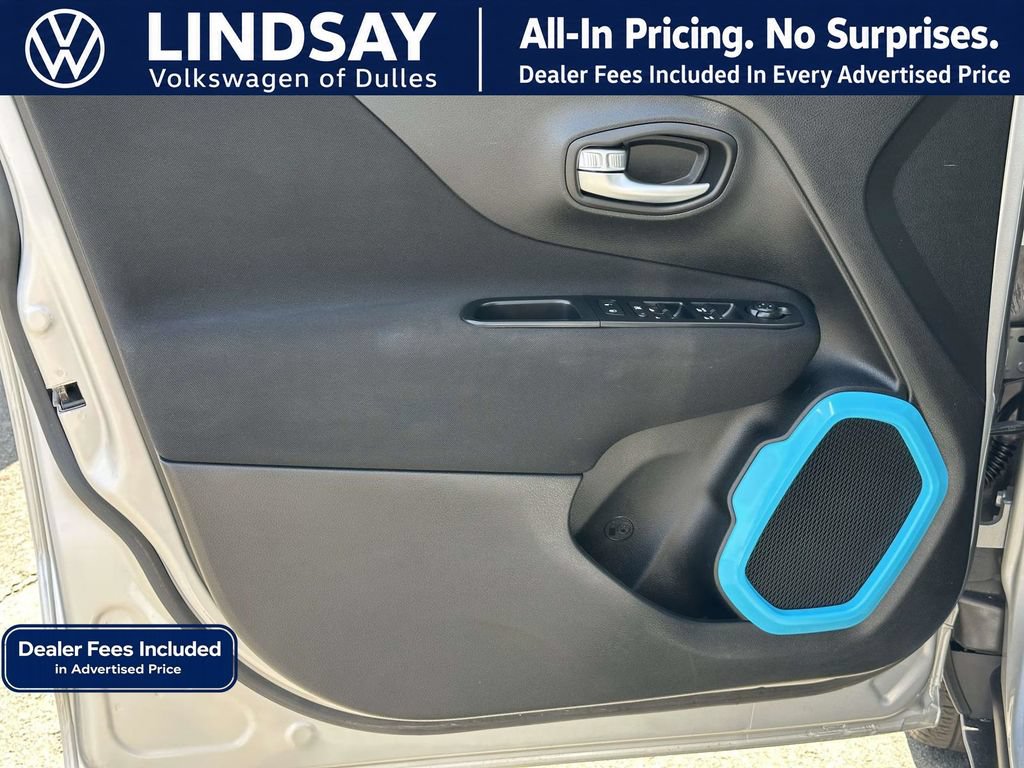 Used 2018 Jeep Renegade Latitude w/ Cold Weather Group AWD/4WD image 9