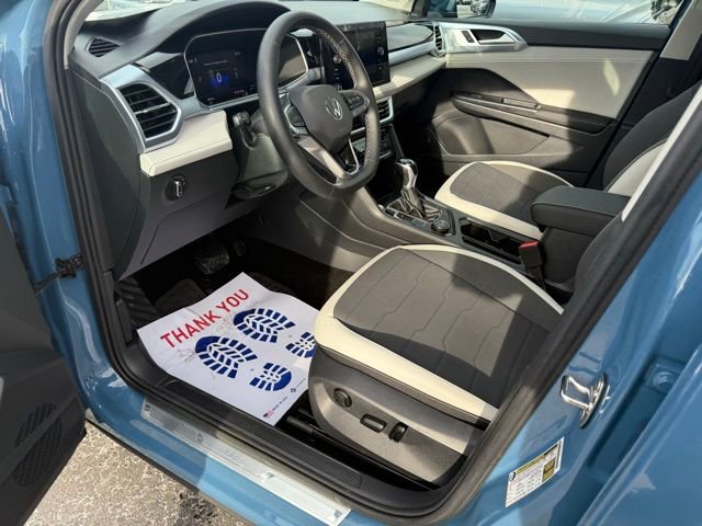 Certified 2025 Volkswagen Taos SE w/ Panoramic Sunroof Package image 17