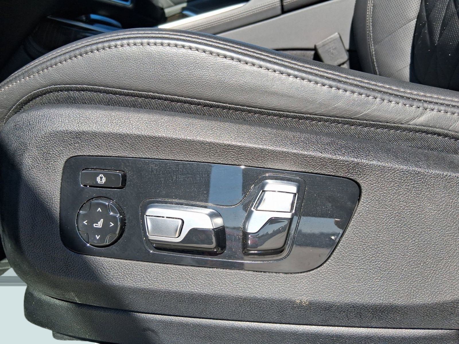 Certified 2024 BMW X7 xDrive40i w/ Premium Package image 23