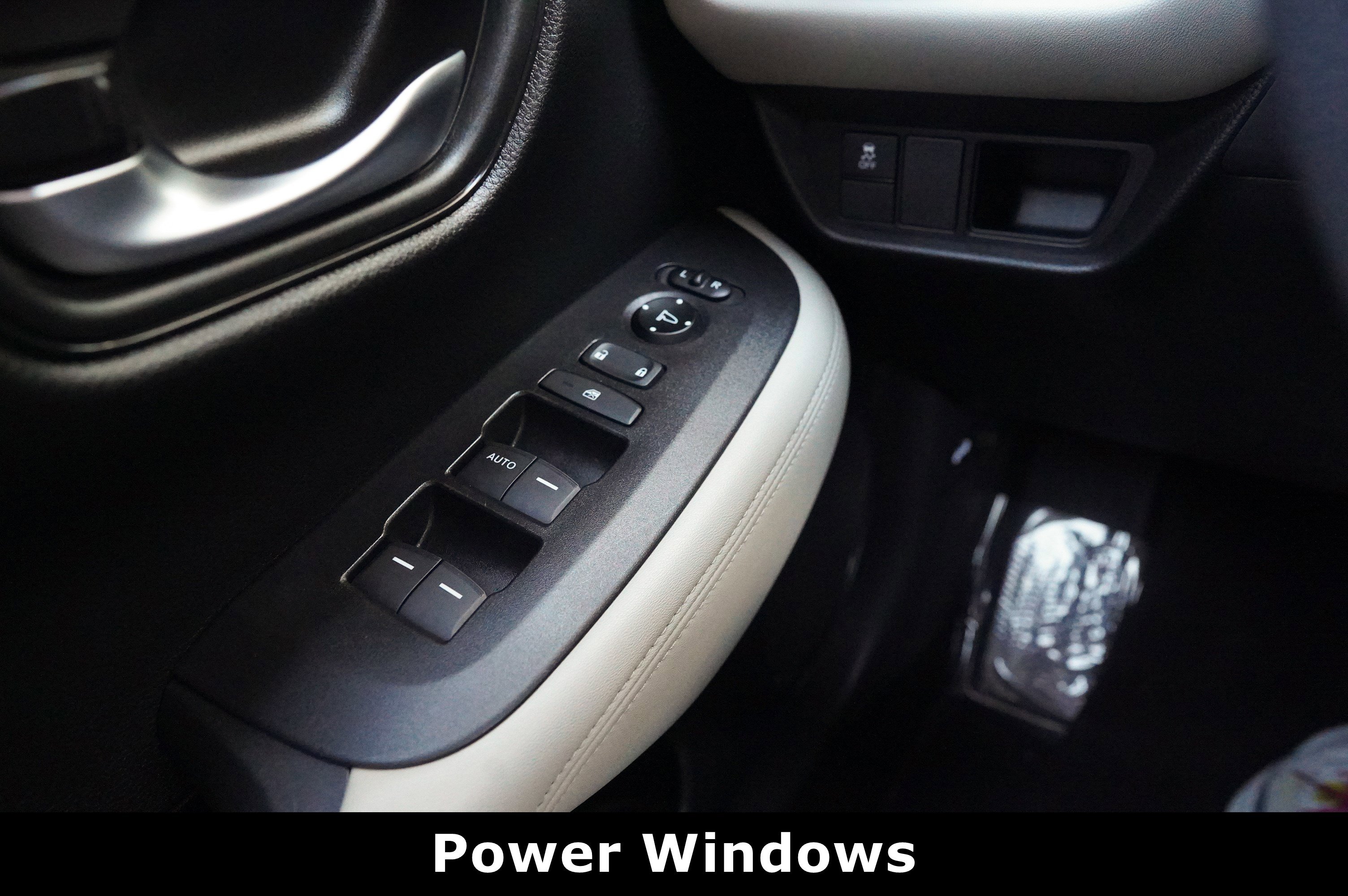 Used 2023 Honda HR-V LX image 30