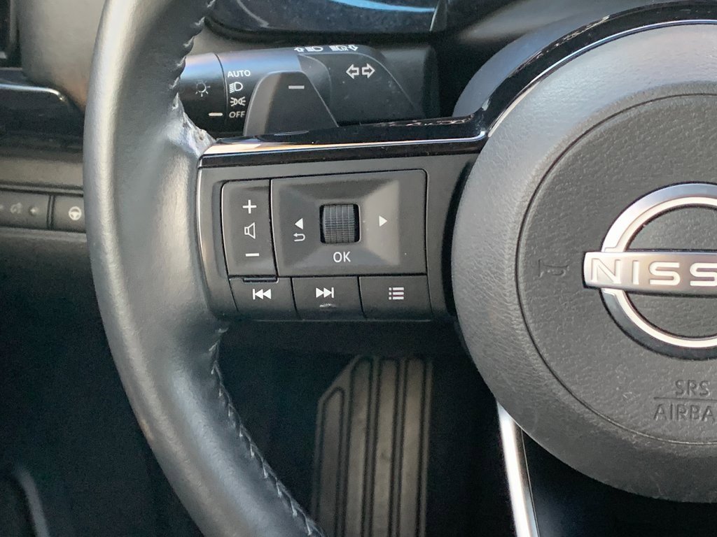 Used 2022 Nissan Pathfinder SV image 12