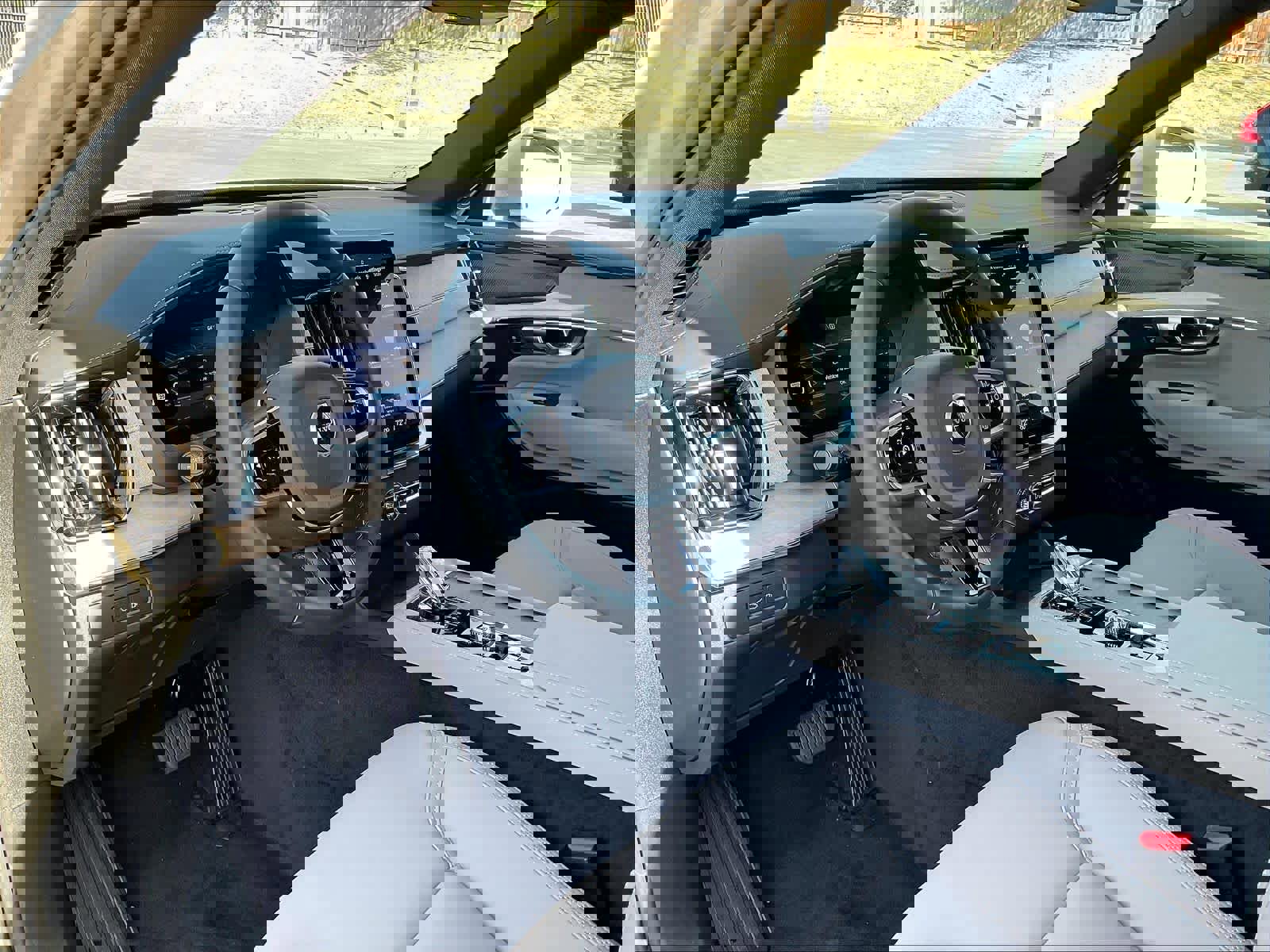 New 2026 Volvo XC90 T8 Plus w/ Protection Package Premier image 8