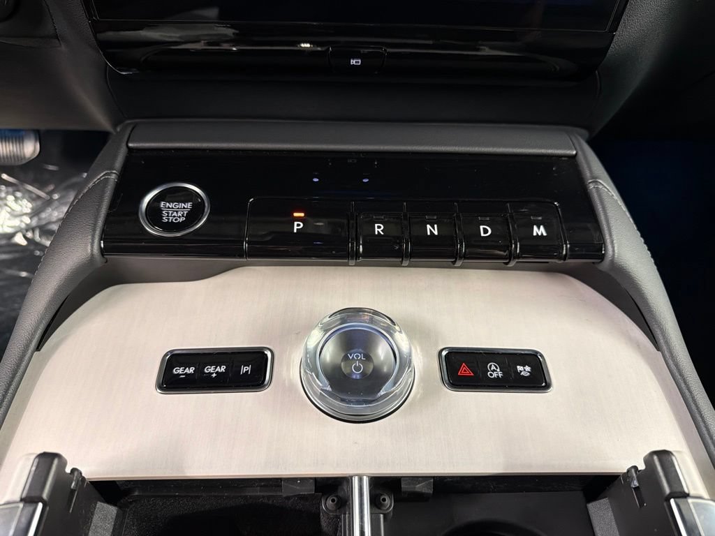New 2026 Lincoln Navigator Reserve w/ Jet Appearance Package AWD/4WD image 17