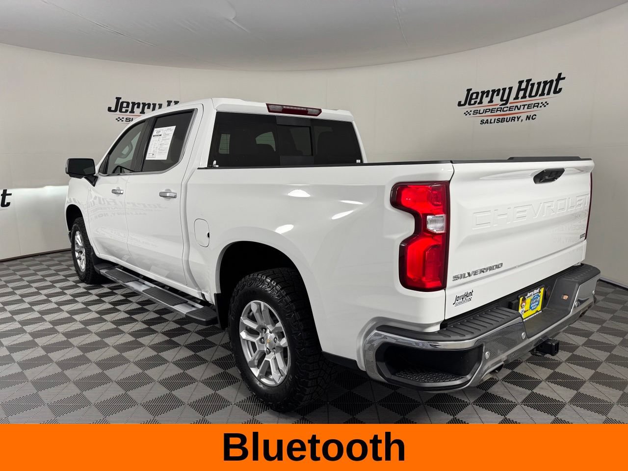 Used 2025 Chevrolet Silverado 1500 LTZ w/ Z71 Off-Road Package AWD/4WD image 10