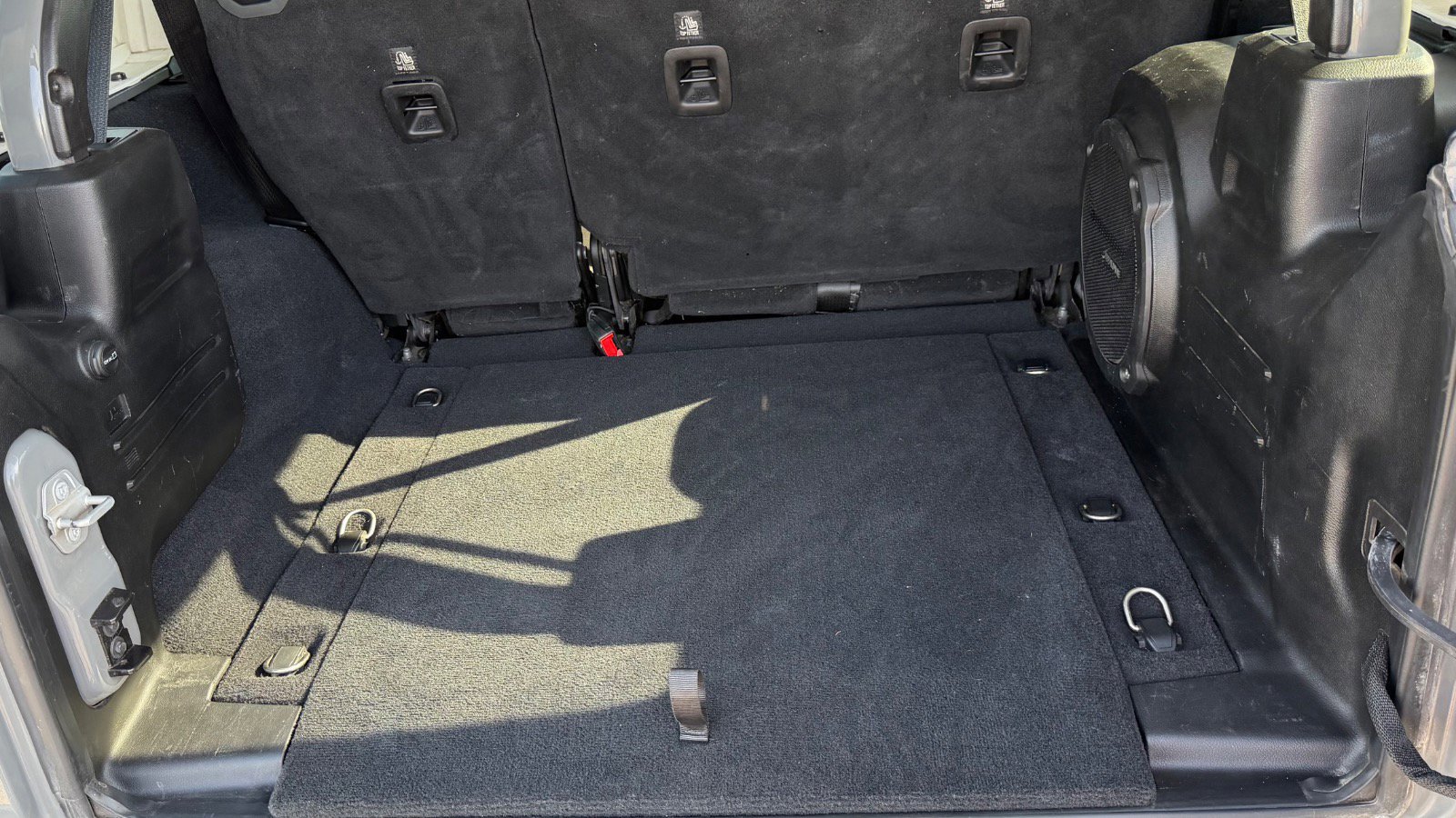 Used 2018 Jeep Wrangler Unlimited Sahara image 6