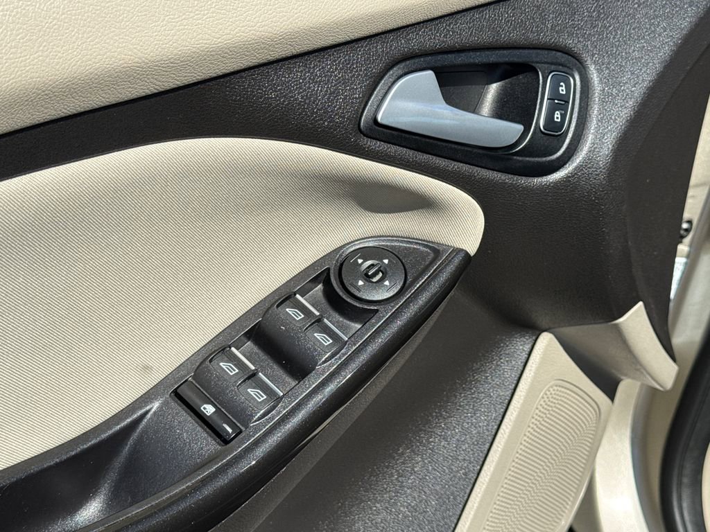 Used 2017 Ford Focus Electric Hatchback image 28