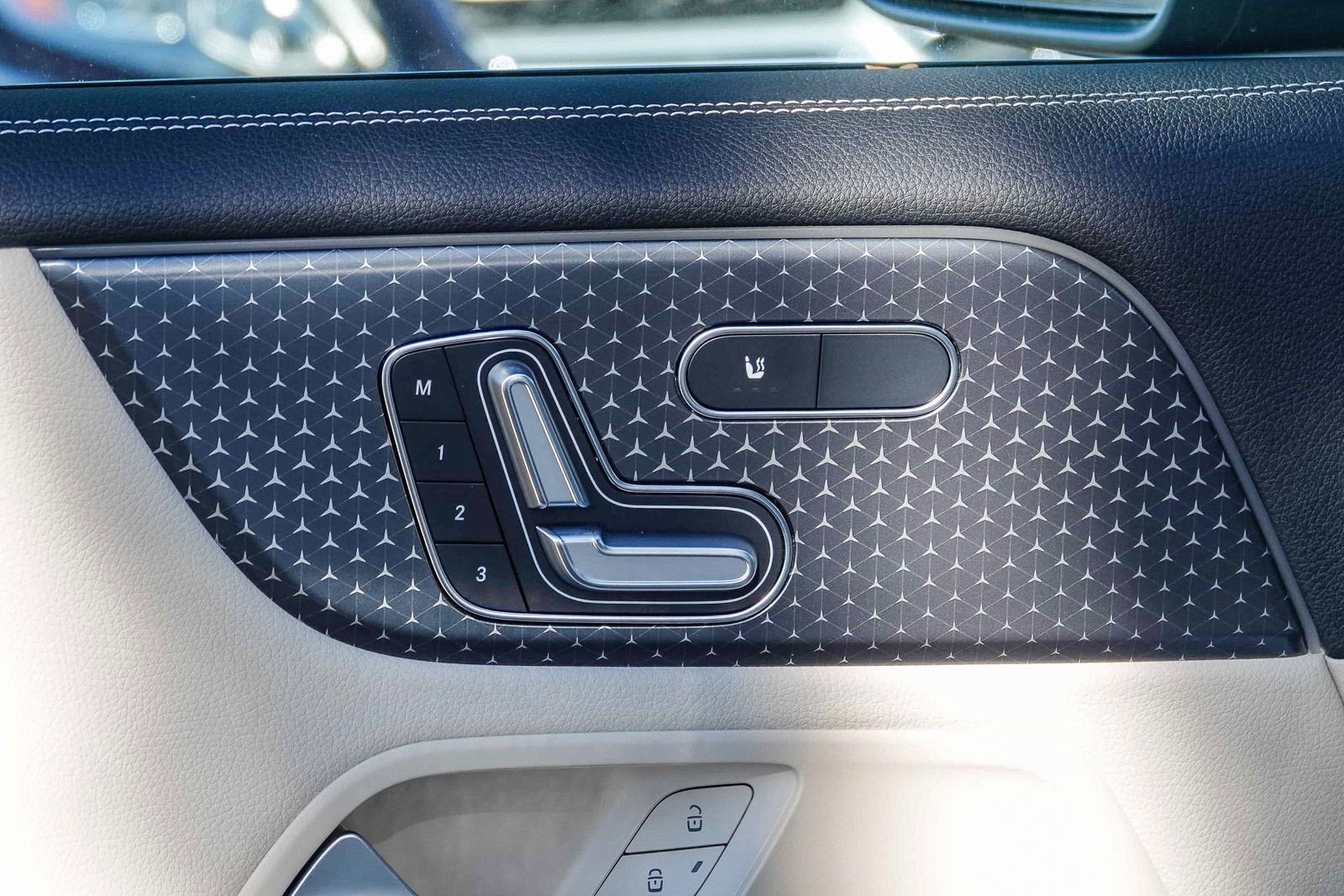 Used 2024 Mercedes-Benz EQB 350 4MATIC SUV image 21