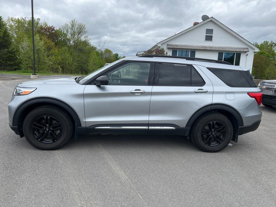 Used 2022 Ford Explorer XLT image 2