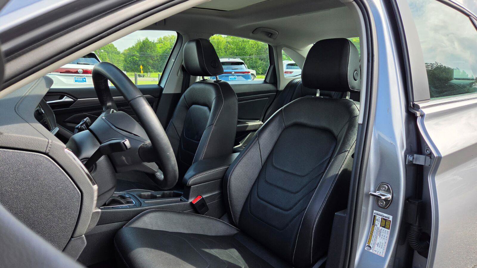 Certified 2023 Volkswagen Jetta SEL FWD image 24