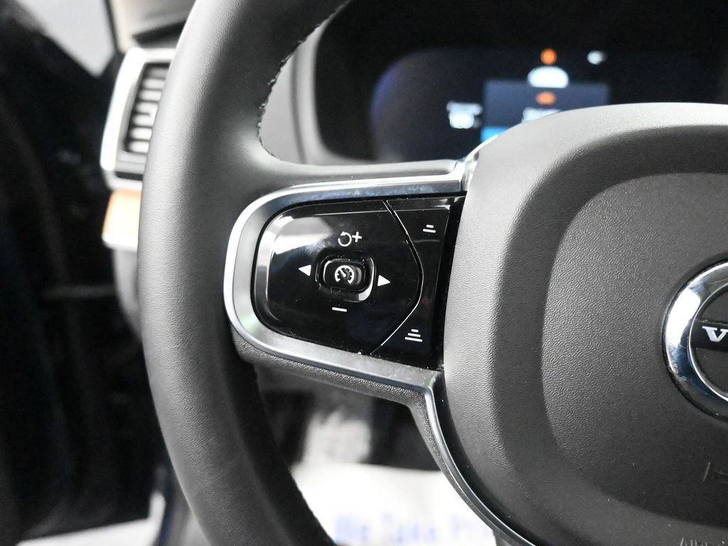 Used 2024 Volvo XC90 B6 Plus image 34