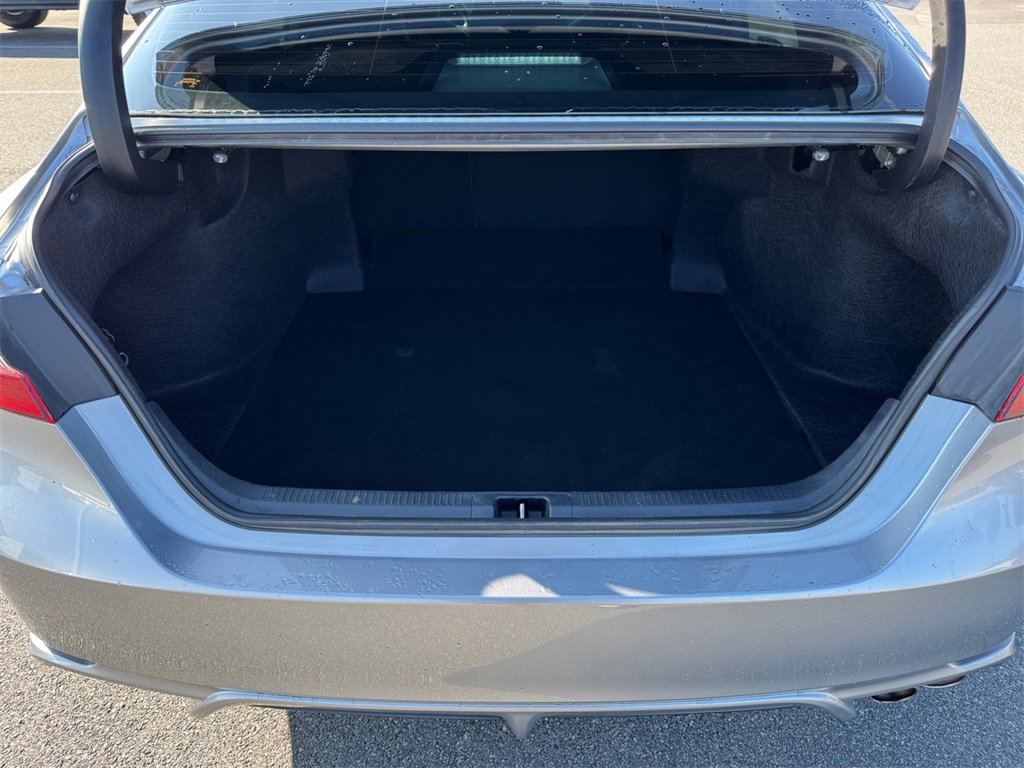 Used 2023 Toyota Camry SE image 18