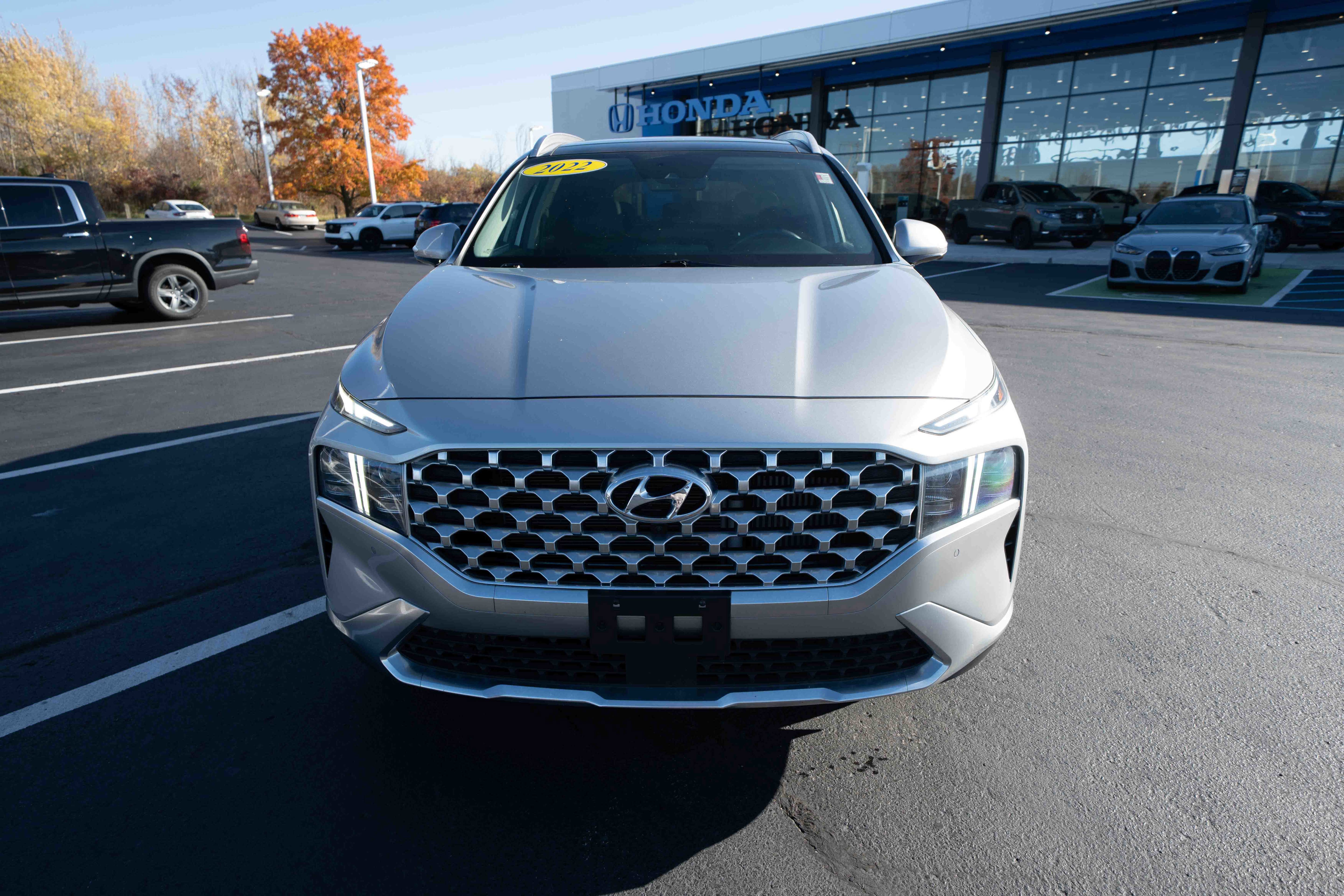 Used 2022 Hyundai Santa Fe Limited image 2