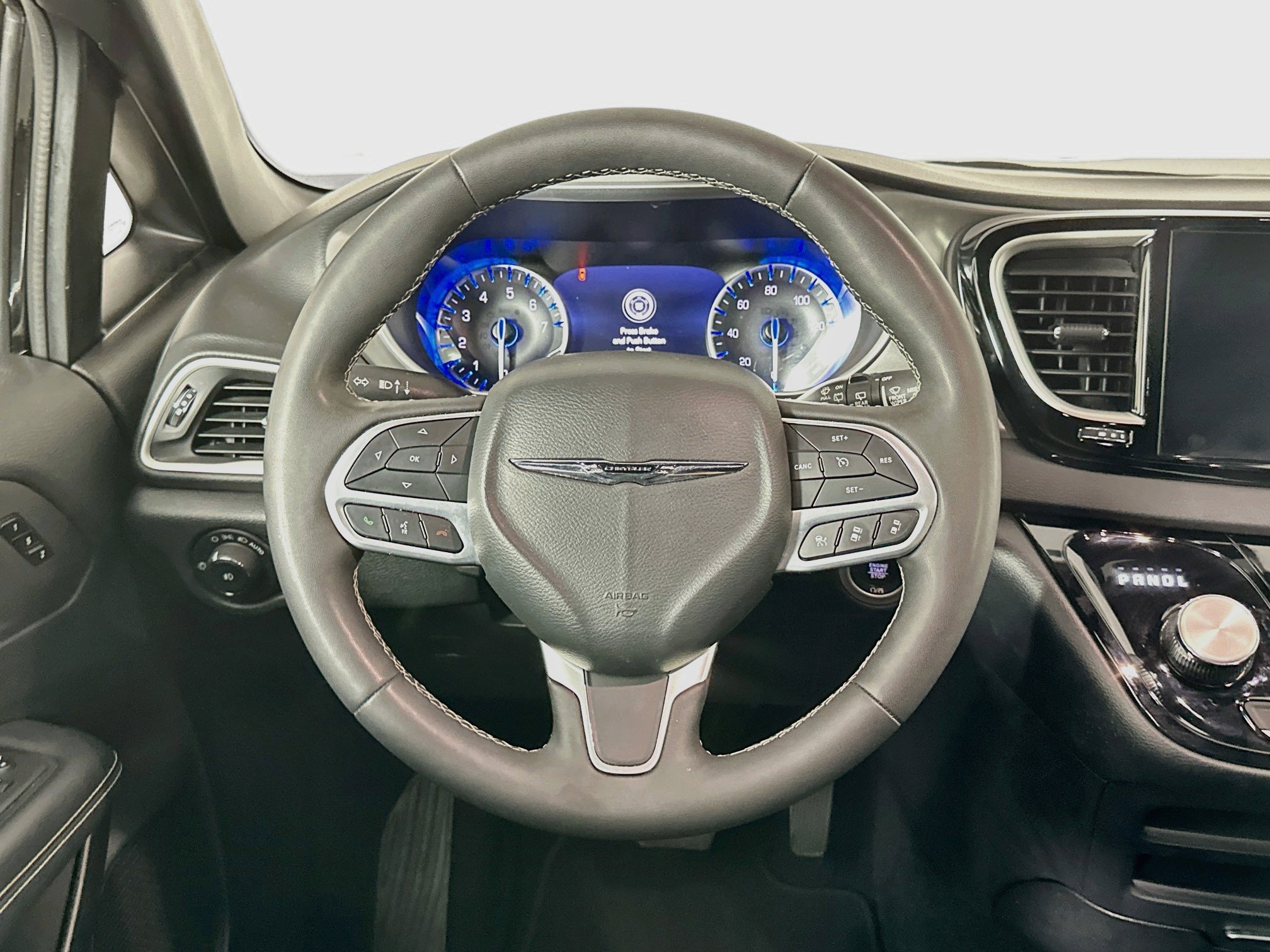 Used 2025 Chrysler Pacifica Select FWD image 18