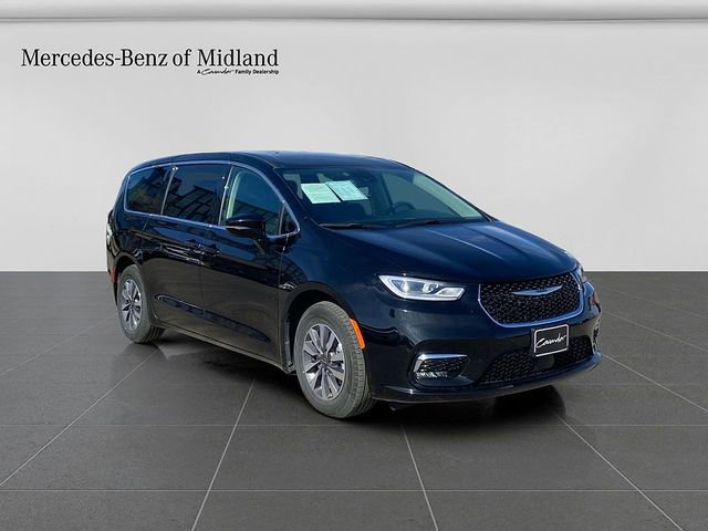 Used 2024 Chrysler Pacifica Limited