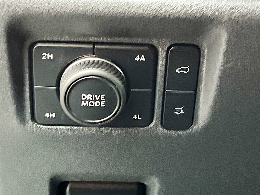 Used 2025 Ford Expedition Active AWD/4WD image 10