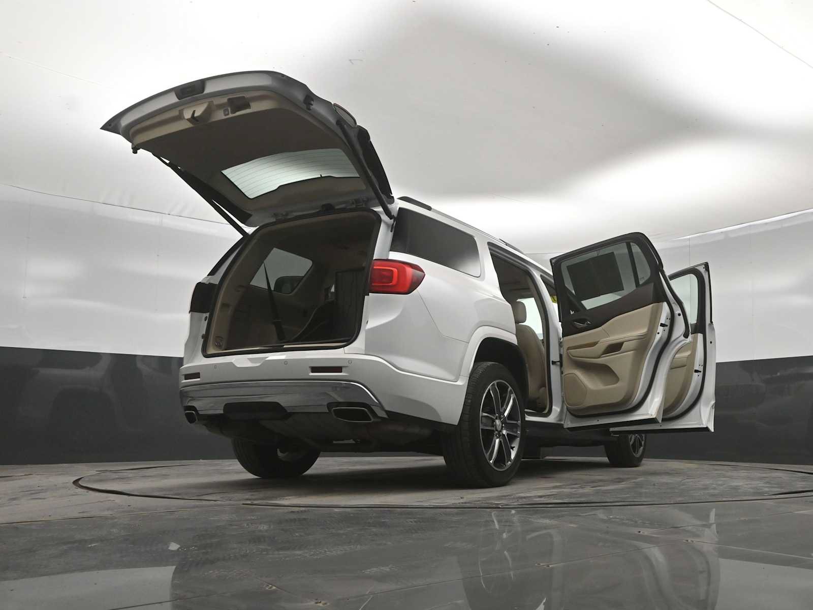 Used 2019 GMC Acadia Denali w/ Technology Package AWD/4WD image 37