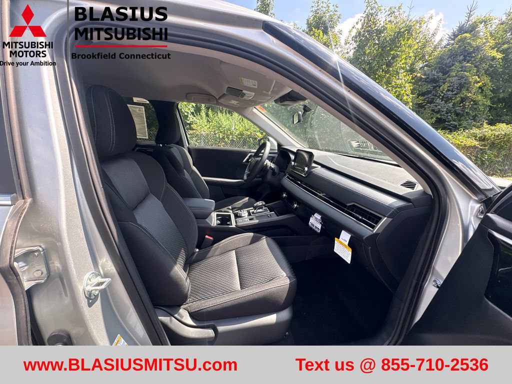 Used 2025 Mitsubishi Outlander ES AWD/4WD image 40