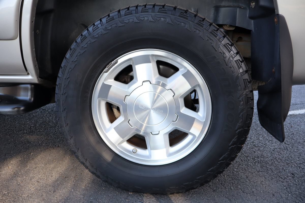Used 2005 GMC Yukon SLT w/ SLT Preferred Equipment Group AWD/4WD image 45