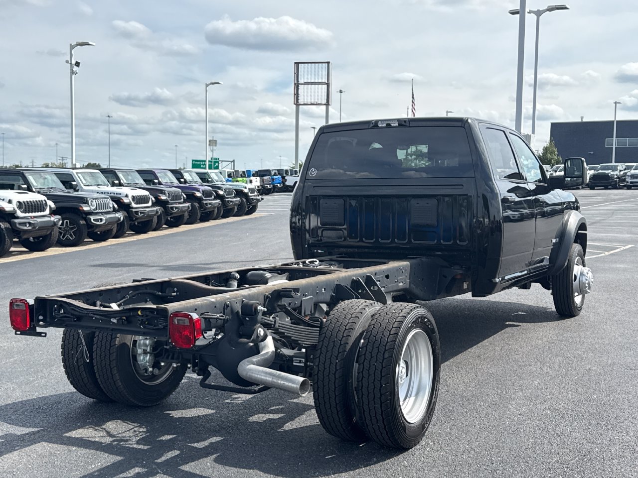 Used 2025 RAM 5500 4x4 Crew Cab image 3