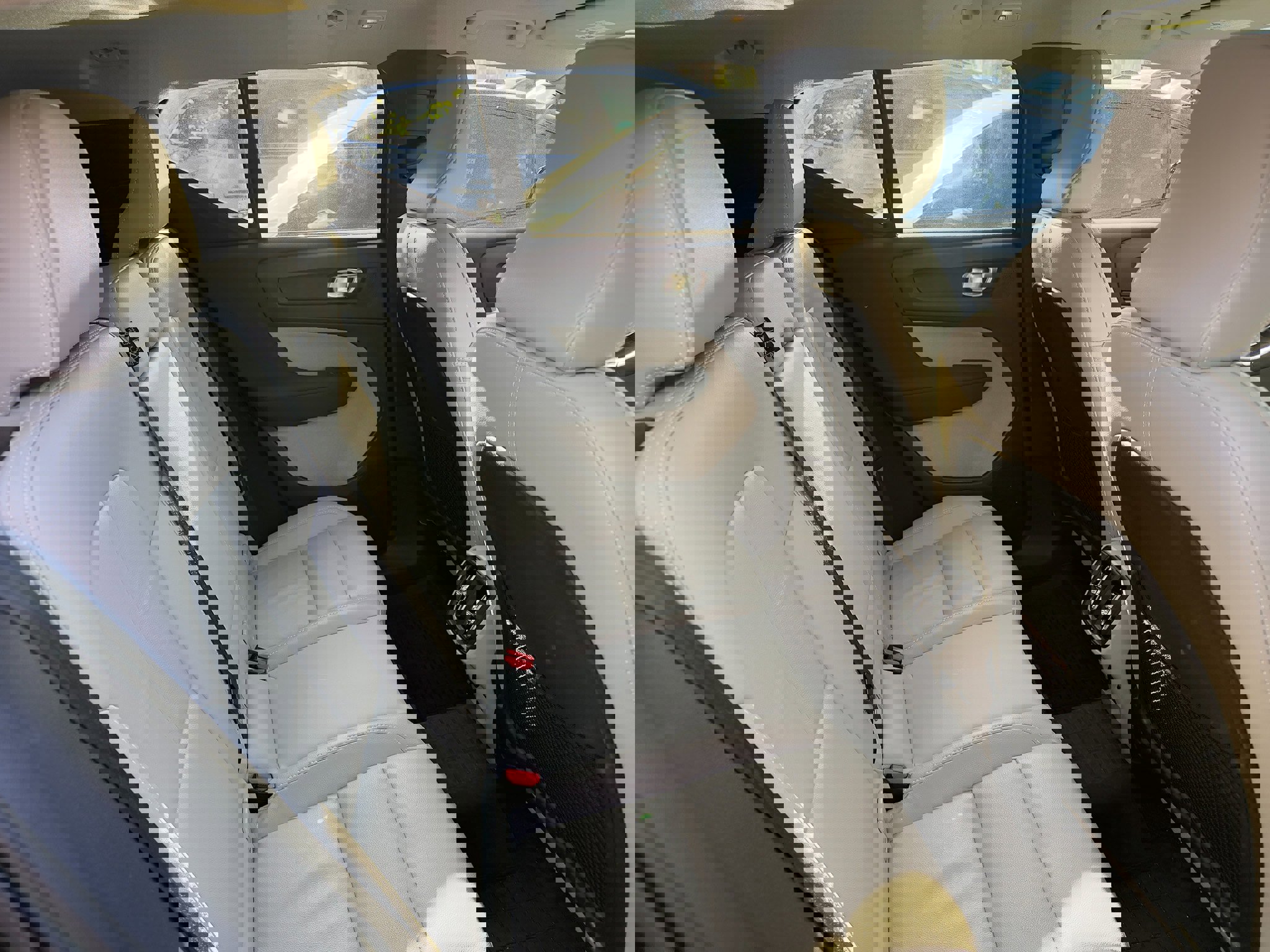 Certified 2023 Volvo XC40 B5 Plus w/ Climate Package image 25