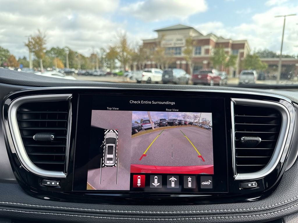 New 2026 Chrysler Pacifica Select image 24
