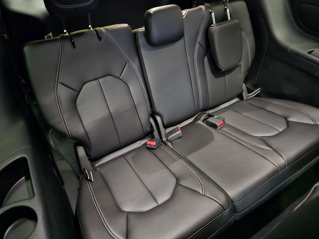 New 2027 Chrysler Pacifica Select FWD image 31