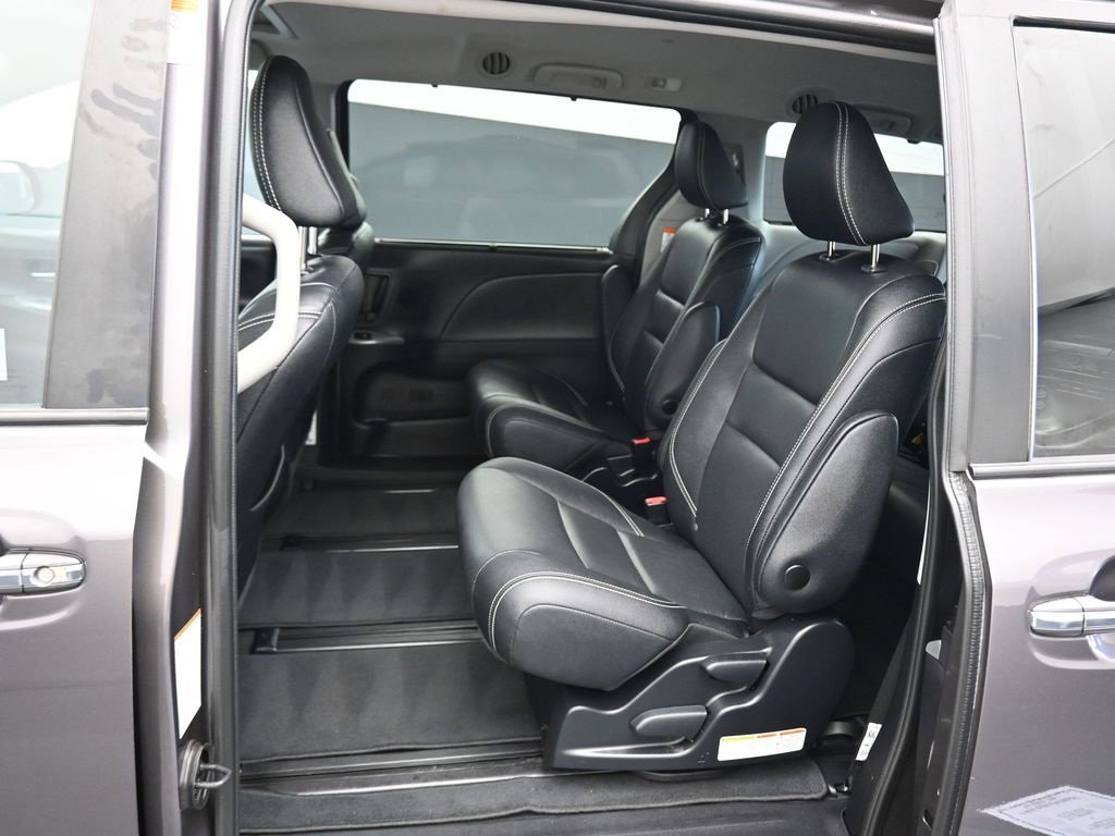 Used 2020 Toyota Sienna SE Premium image 31
