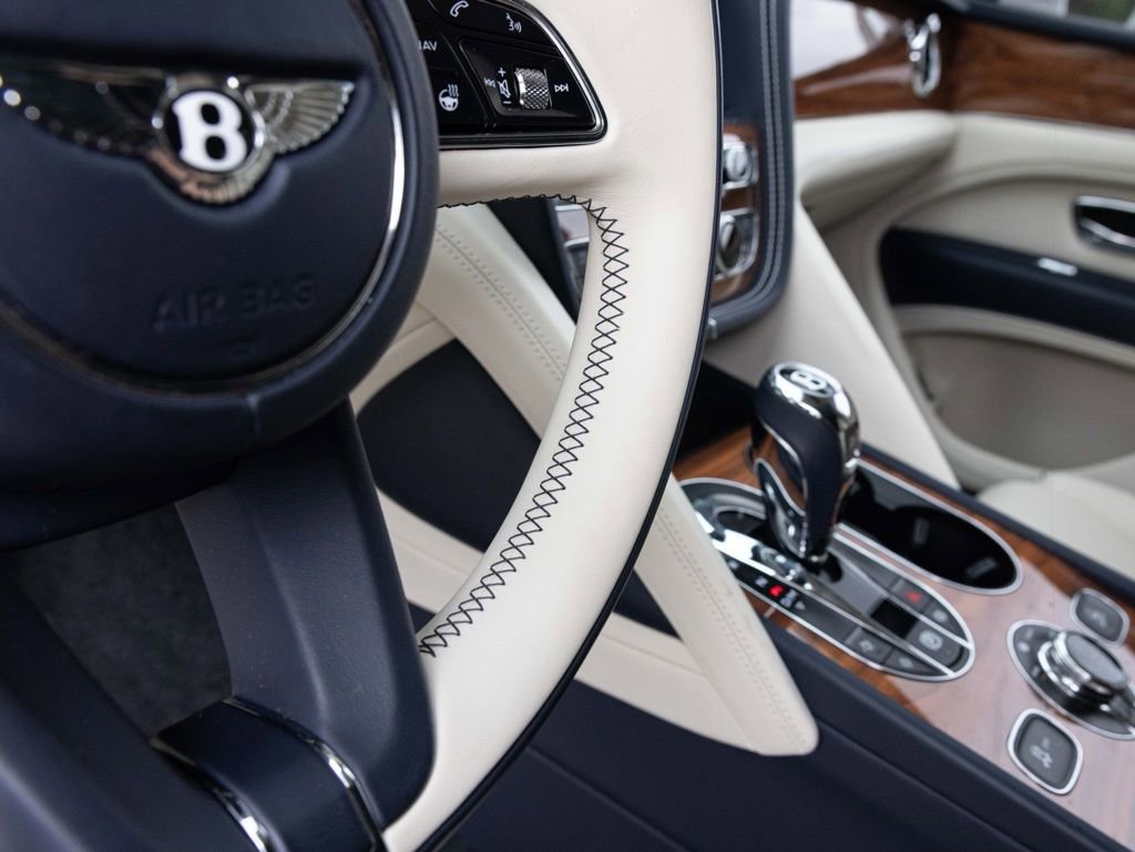Used 2024 Bentley Bentayga image 44