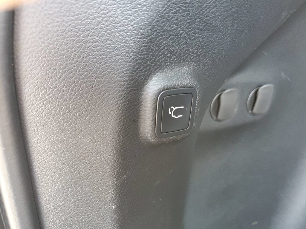 Used 2020 Jeep Cherokee Limited AWD/4WD image 28