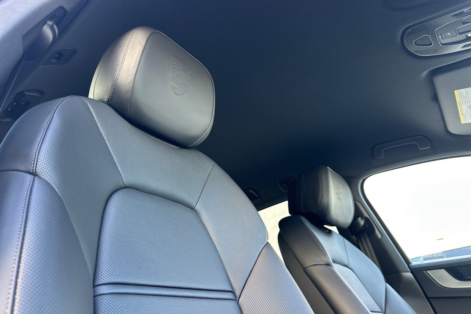 Used 2025 Porsche Cayenne AWD/4WD image 16