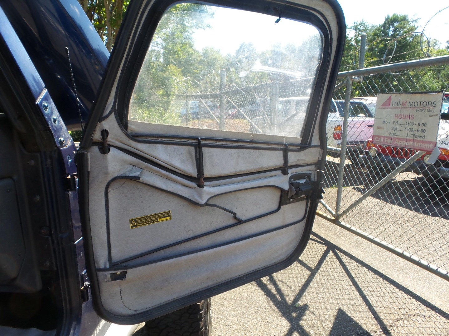 Used 2005 Jeep Wrangler Unlimited w/ Security Group AWD/4WD image 31