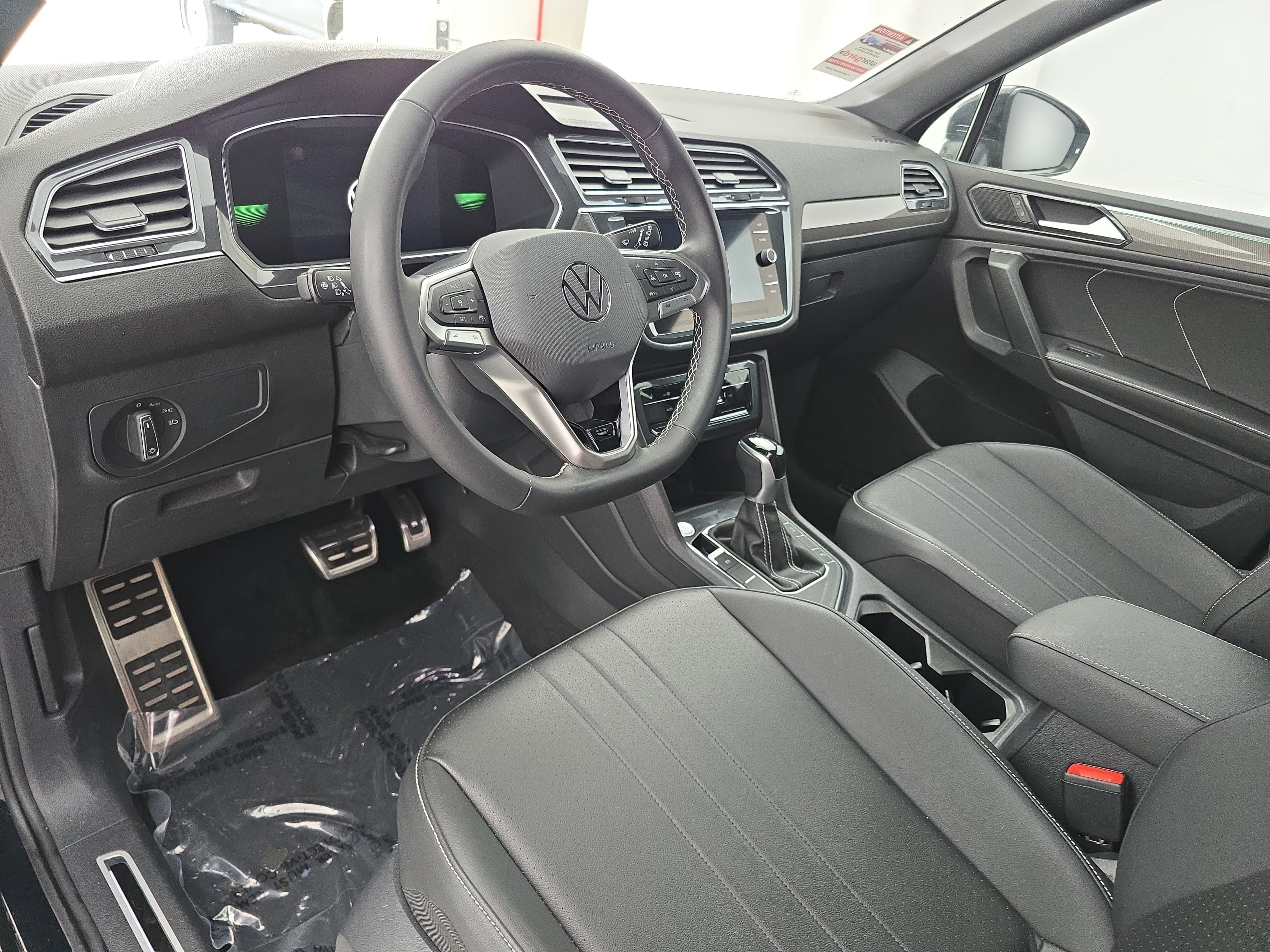 Used 2023 Volkswagen Tiguan SE R-Line FWD image 16