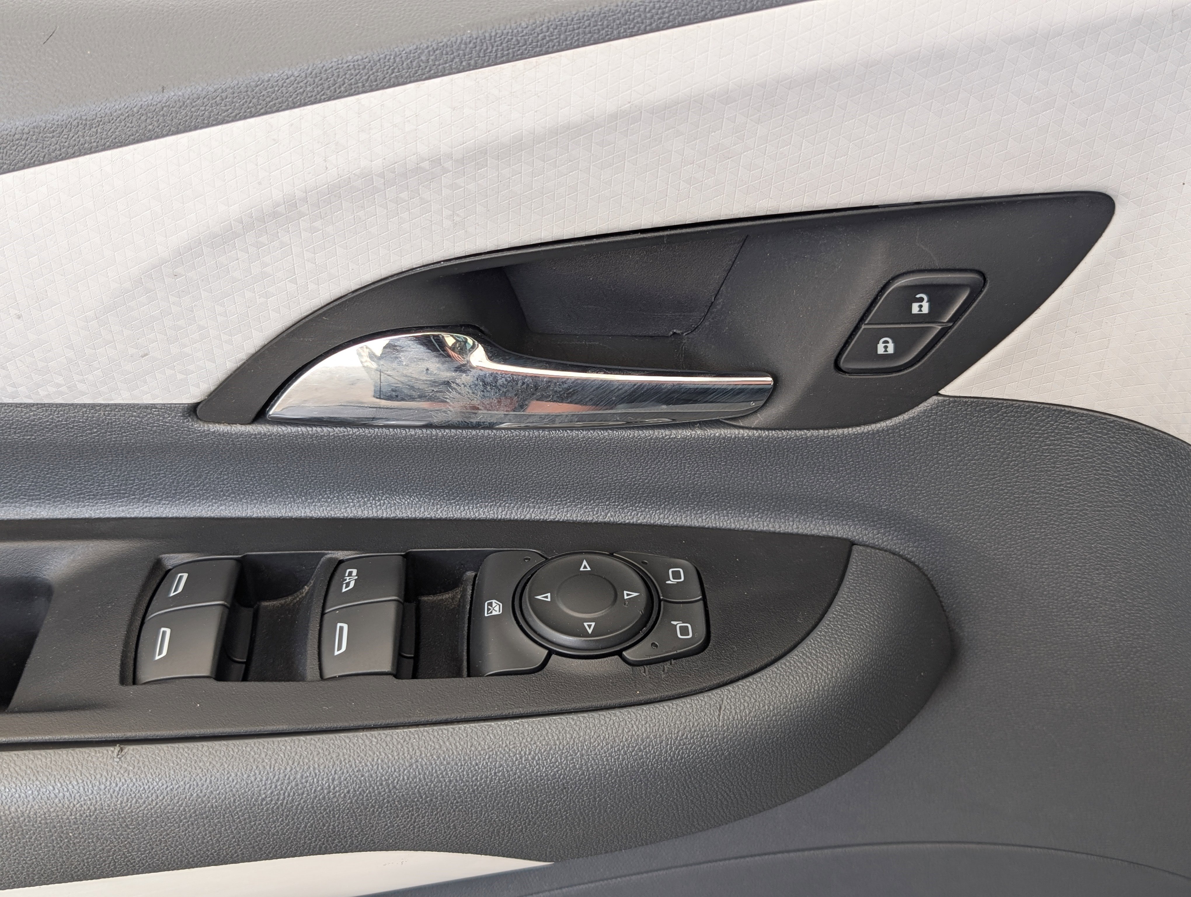 Used 2017 Chevrolet Bolt Premier w/ Driver Confidence II Package image 15