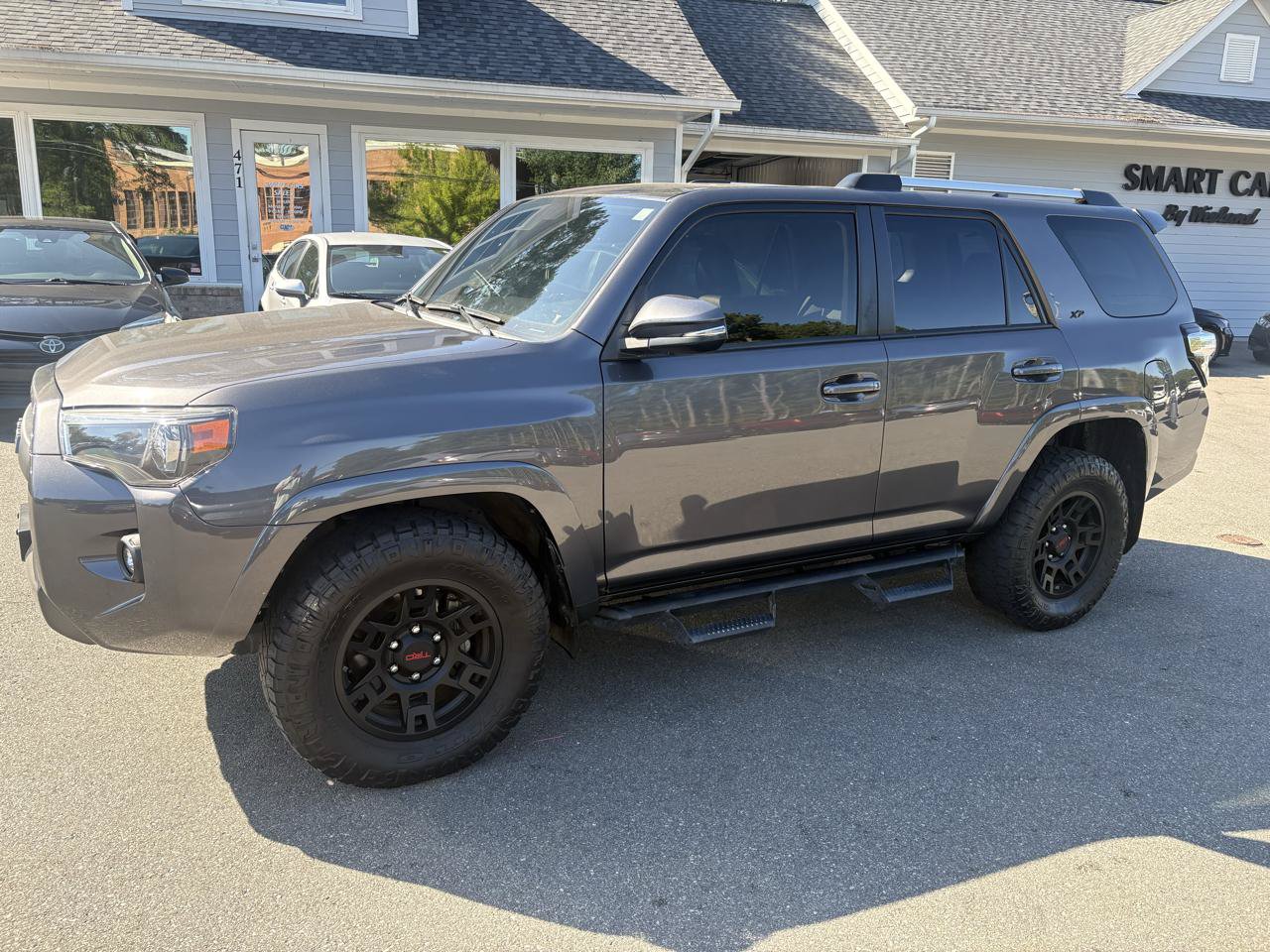 Used 2023 Toyota 4Runner SR5 Premium w/ Moonroof Package RWD image 2