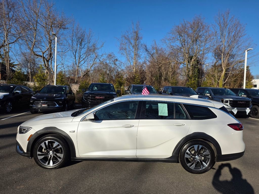 Used 2018 Buick Regal Essence w/ Driver Confidence Package #1 image 4
