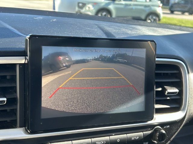 Used 2022 Hyundai Venue SEL FWD image 26