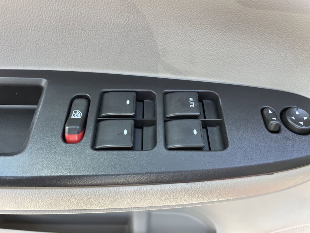 Used 2008 Chevrolet Impala LTZ image 16