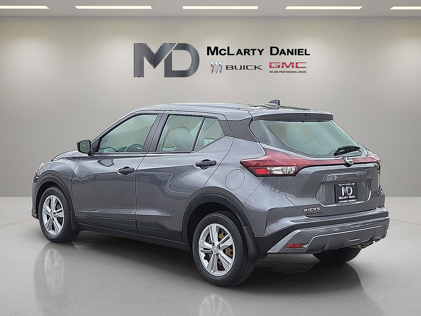 Used 2023 Nissan Kicks S FWD image 4