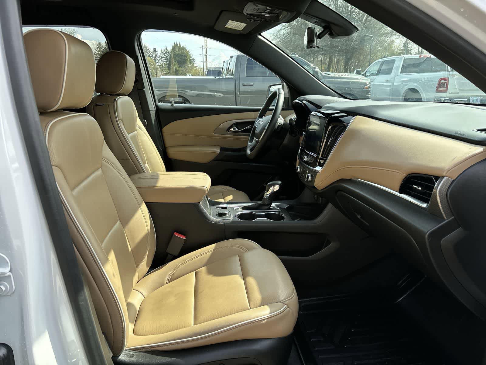 Used 2023 Chevrolet Traverse Premier image 5
