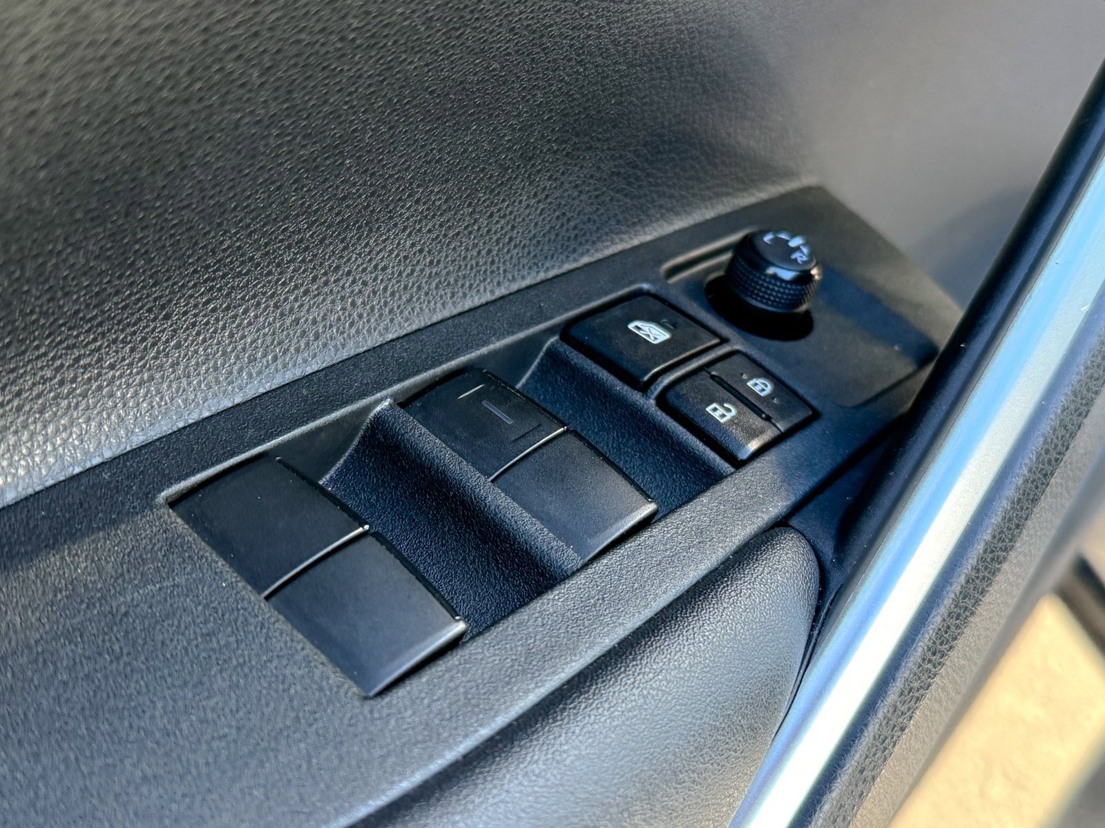 Used 2022 Toyota Corolla Cross XLE w/ Convenience Package image 15