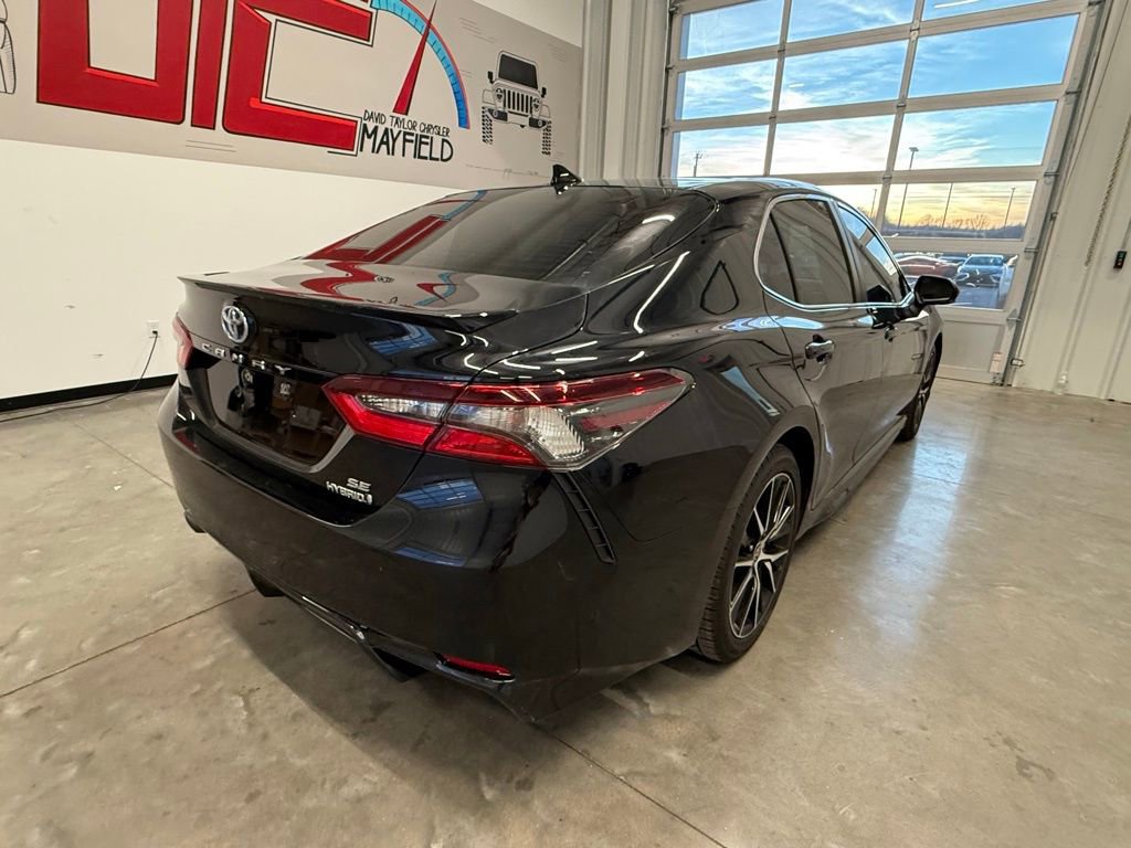 Used 2022 Toyota Camry SE image 4