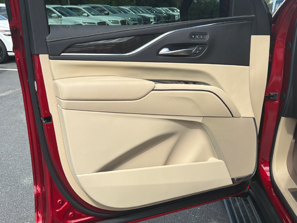 Used 2024 Cadillac Escalade Premium Luxury w/ Performance Package AWD/4WD image 11