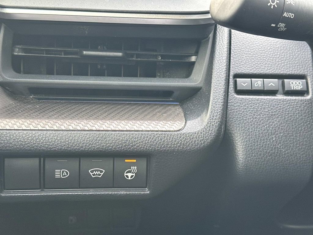 Used 2025 Toyota Prius XLE image 26