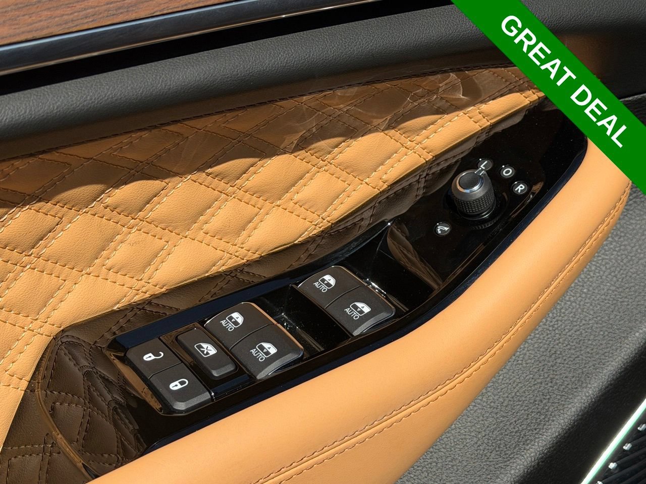 Used 2023 Jeep Grand Cherokee Summit w/ Luxury Tech Group V AWD/4WD image 30