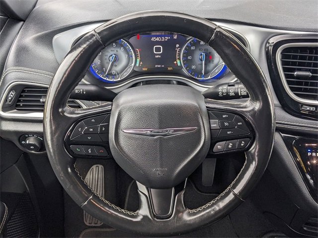 Certified 2021 Chrysler Pacifica Touring-L w/ S Appearance Package image 15