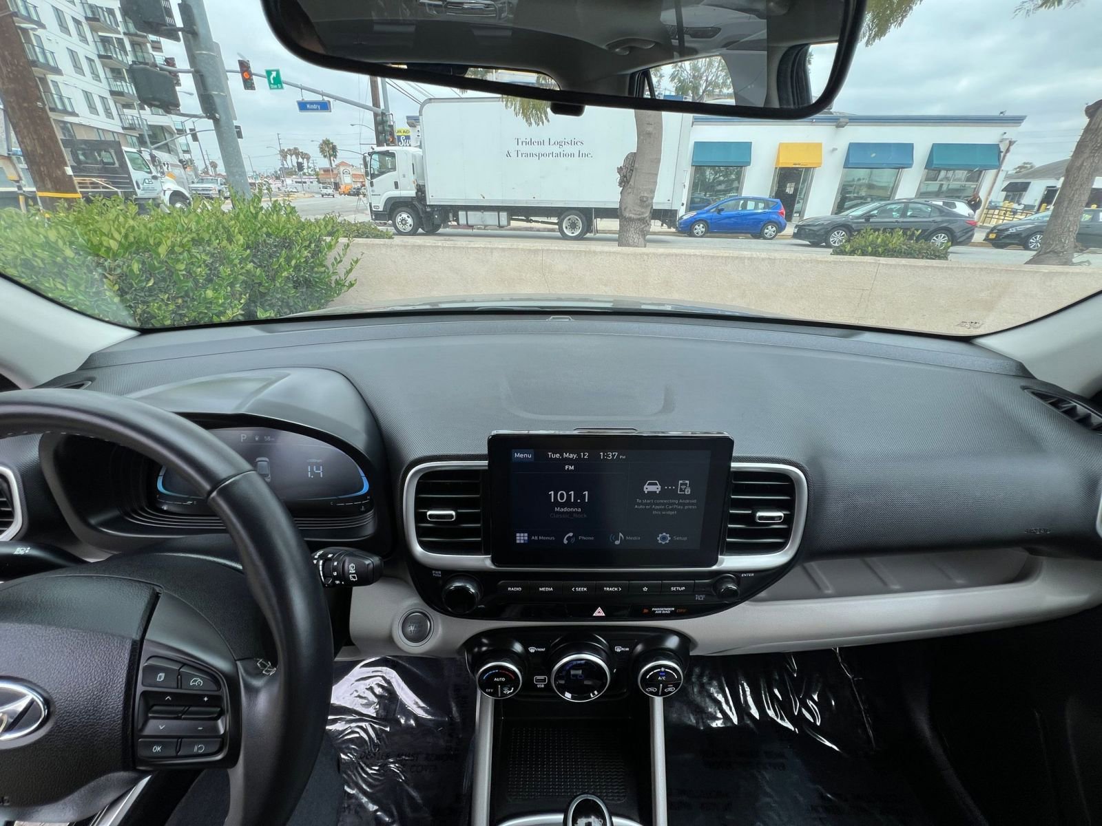 Used 2025 Hyundai Venue SEL FWD image 38
