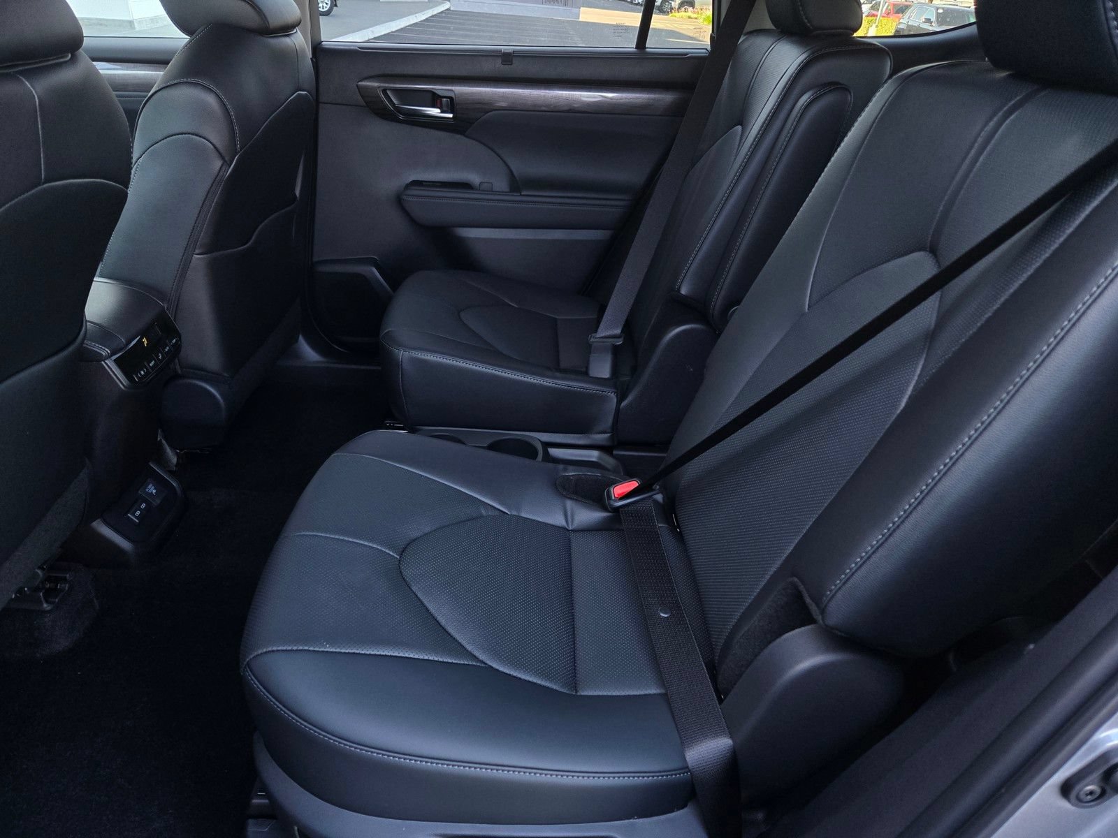 Certified 2026 Toyota Highlander Limited AWD/4WD image 11